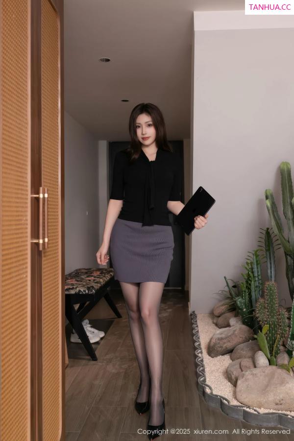   [XiuRen]高清写真图 2025.10.30 No.10930 刘婷婷 OL服饰第4张图片